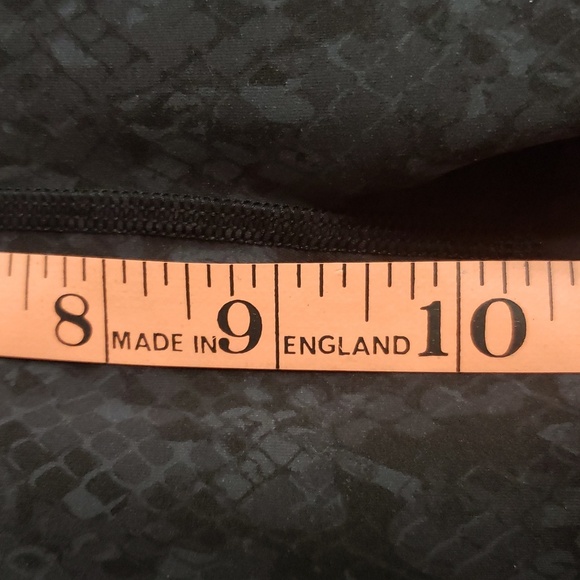 Black High-Waisted Leggings - Picture 6 of 7